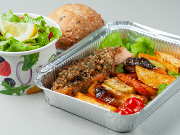 Обед №10: Стейк из лосося с грецкими орехами и запеченными овощами